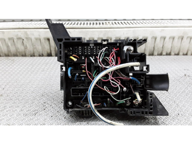 Блок предохранителей MR587816 Mitsubishi Grandis