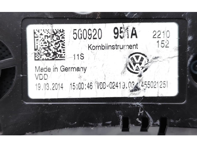 Панель приборов 5G0920951A   Volkswagen Golf Cross       