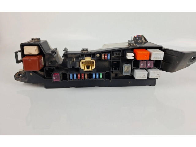 Блок предохранителей 5136YA1 Toyota Corolla Verso AR10