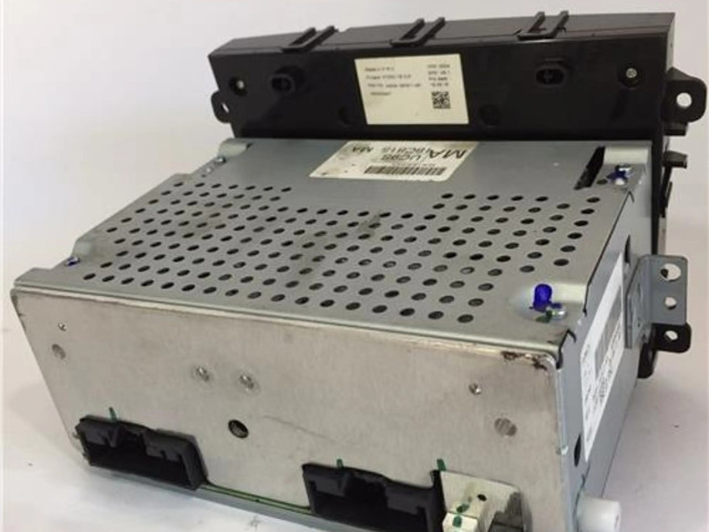 Радио/ проигрыватель CD/DVD / навигация