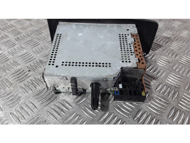 Радио/ проигрыватель CD/DVD / навигация