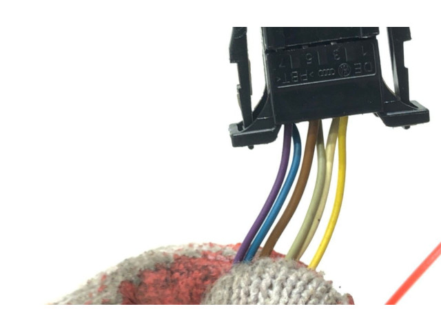 Зеркало электрическое        Skoda Fabia Mk3 (NJ)  2015 - 2021 года   