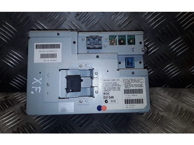 Радио/ проигрыватель CD/DVD / навигация