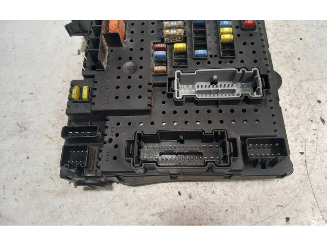 Блок предохранителей 28017881, 30728512 Volvo V70