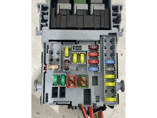 Pojistková skříňka Chevrolet Cruze 2012