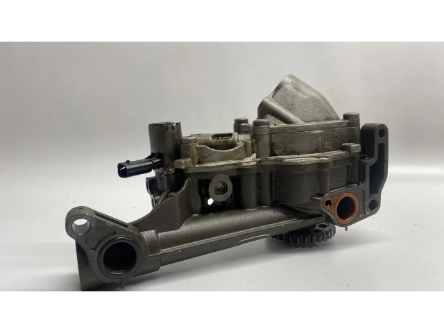 Масляный насос  M 133.980 A1331800201, R2701810501  Mercedes-Benz GLA W156 2.0