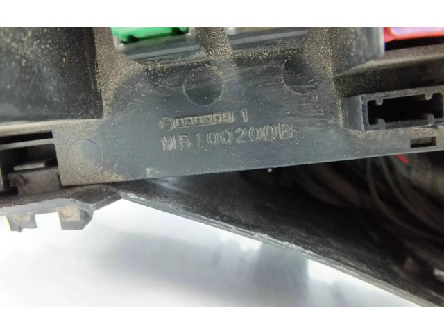 Блок предохранителей  MB100200B   Subaru B9 Tribeca    