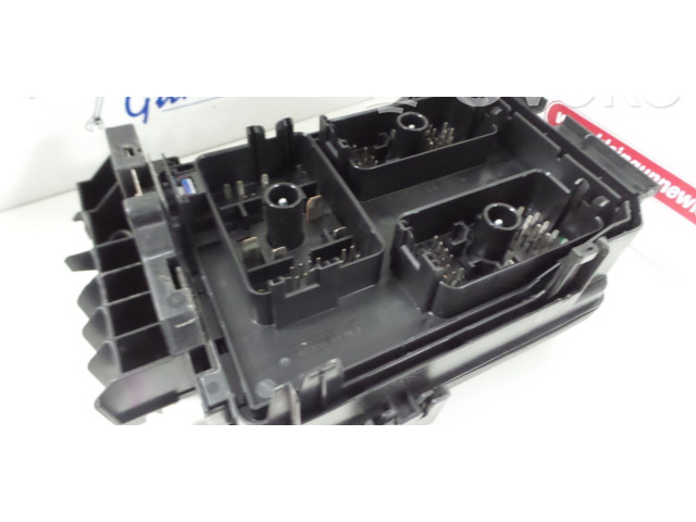 Блок предохранителей 39040858 Vauxhall Astra K