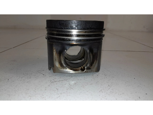 Píst 17484L110 BMW X5 F15 pro naftový motor 3.0