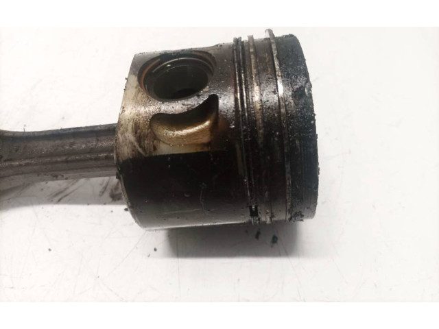 Píst Volkswagen PASSAT B5.5