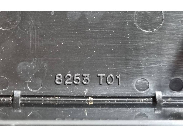 Блок предохранителей  8253T01   Ford Ranger    