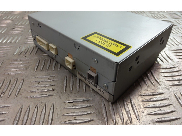 Радио/ проигрыватель CD/DVD / навигация