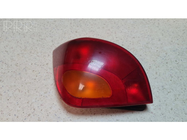 Задний фонарь левый сзади 393857, D25KA Ford Fiesta 2000-2001 года