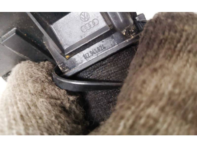 Блок предохранителей  1k2941824   Skoda Octavia Mk2 (1Z)    