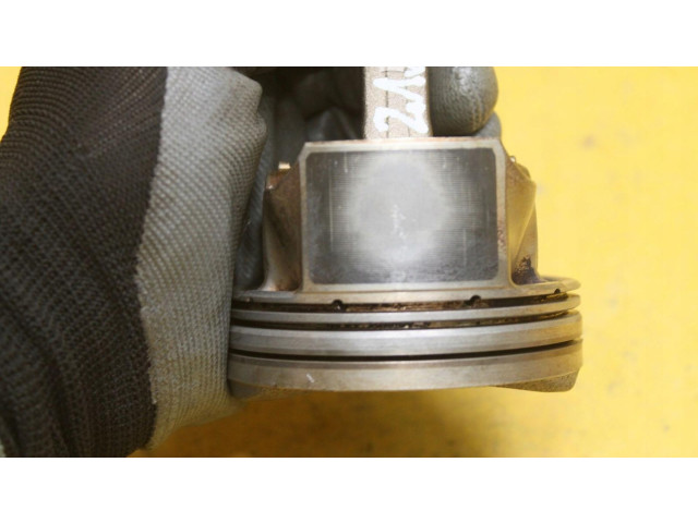 Поршень с шатуном Skoda Octavia Mk2 (1Z)