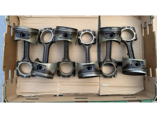 Píst MD152563, MD119671   Mitsubishi Pajero     