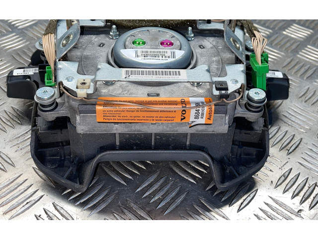 Подушка безопасности водителя 8684196   Volvo XC70