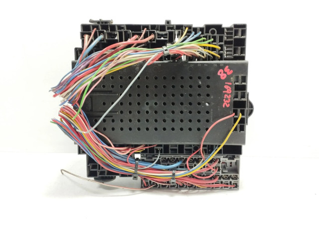 Блок предохранителей 30679527   Volvo S80    