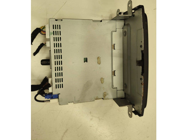 Радио/ проигрыватель CD/DVD / навигация