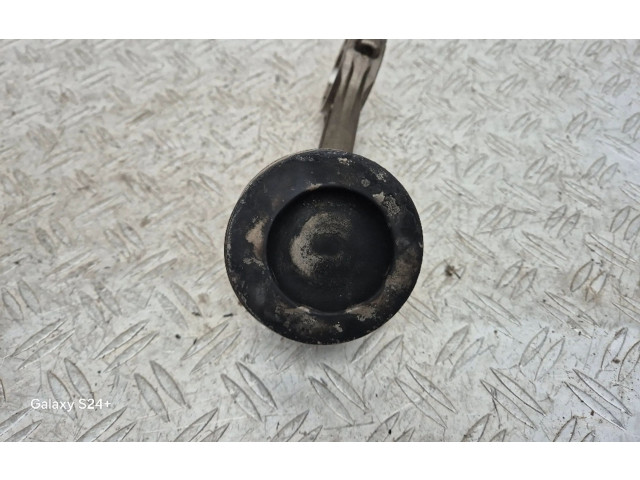  Поршень с шатуном  04LA  Skoda Octavia Mk3 (5E)  