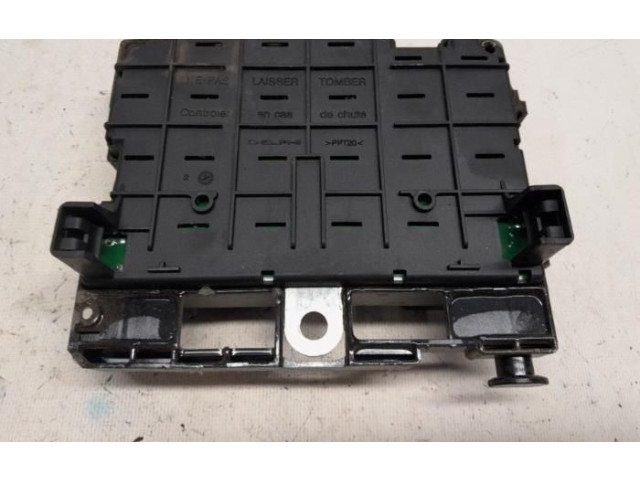 Блок предохранителей  O227093, 67511286   Peugeot 406    