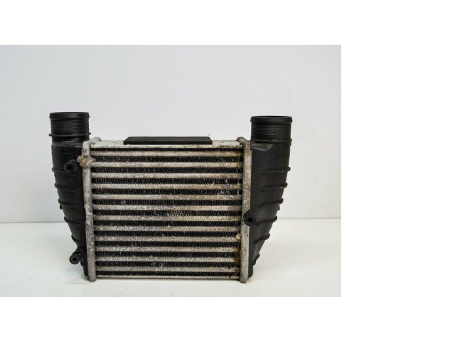 Интеркулер 8E0145806Q Audi A4 S4 B7 8E 8H 2.0