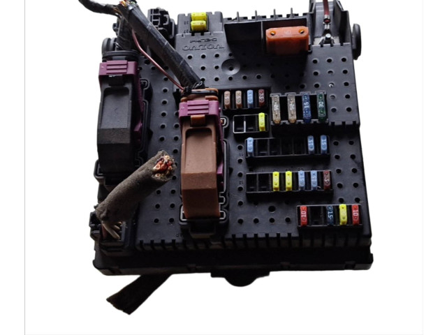 Блок предохранителей 28017881, 30728512 Volvo V70