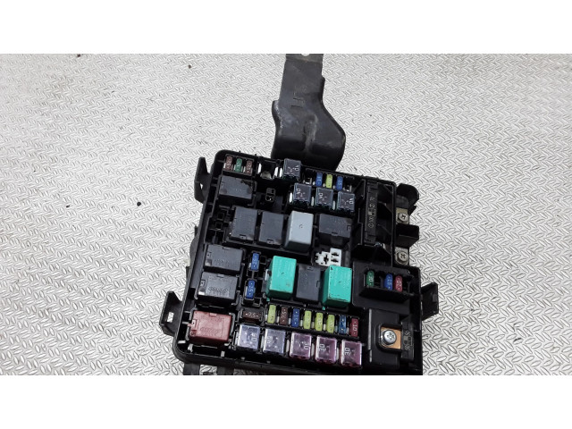 Блок предохранителей    Honda FR-V    