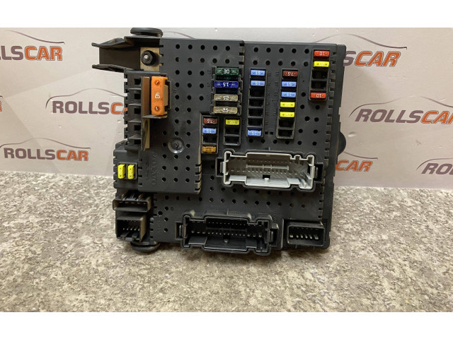 Блок предохранителей 30786646, 28080156   Volvo S60    