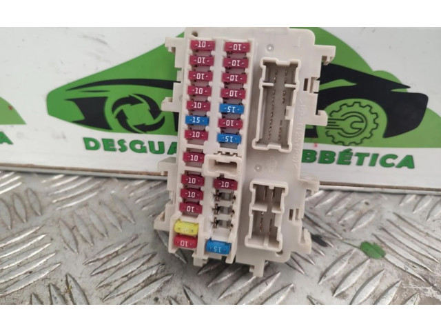 Pojistková skříňka Nissan Navara