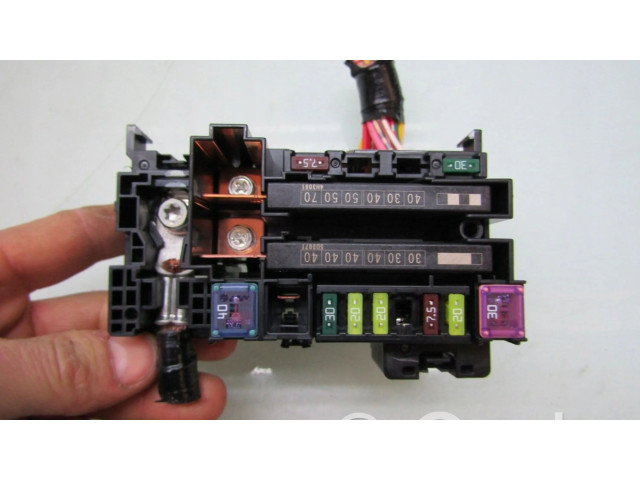 Блок предохранителей     Honda HR-V    