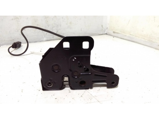 Замок капота двигателя