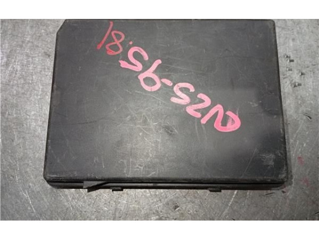 Блок предохранителей  284B71965R, H4DE470   Dacia Sandero III    