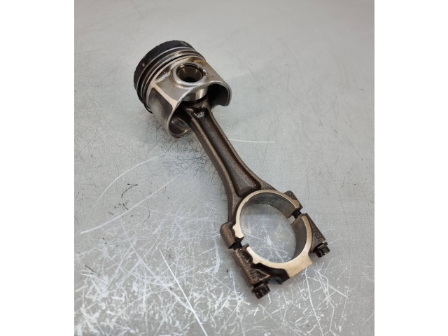 Поршень с шатуном Skoda Octavia Mk3 (5E)
