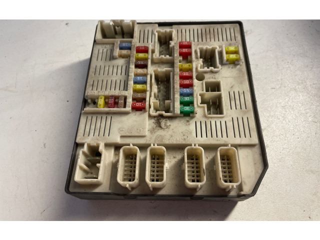   Pojistková skříňka 284B60009R, 519340301   Renault Megane III 2010