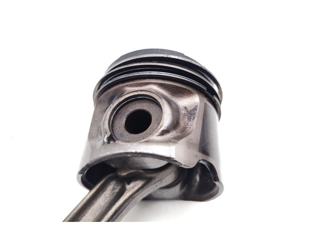  Поршень с шатуном D5244T4 D5244T4  Volvo XC90  