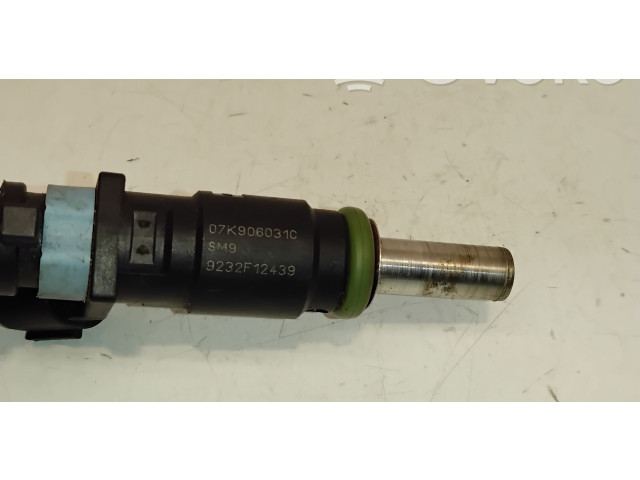 Форсунка 07K906031C, 9232F12439    Volkswagen Jetta V для бензинового двигателя  2.5
