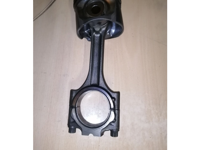 Поршень с шатуном Volvo V70