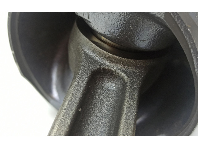 Поршень с шатуном 306DT H268X Land Rover Range Rover Sport L494