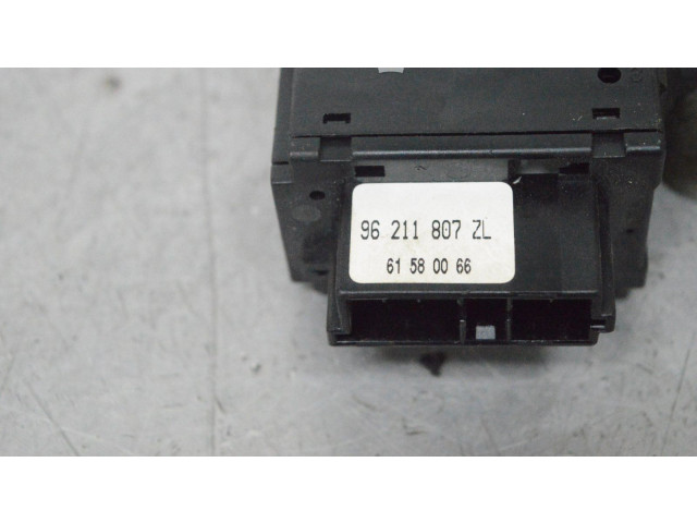 Ручка стеклоочистителей 96211807ZL   Peugeot Expert