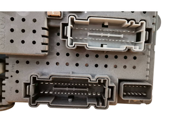 Блок предохранителей 8676391, 12217799 Volvo XC90