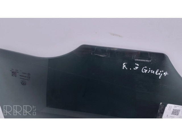 Основное стекло задних дверей