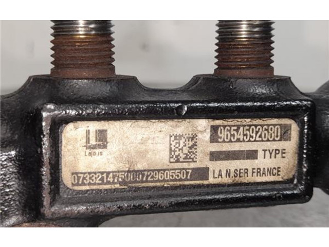 Топливная рампа 9654592680   Citroen C5  