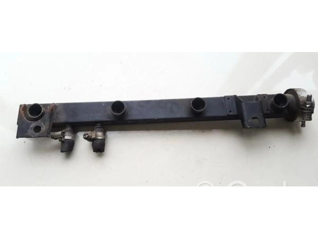 Топливная рампа 1727234   BMW 3 E36 1.8 