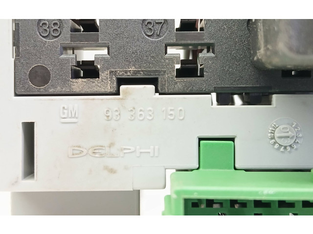 Блок предохранителей 93363150   Opel Meriva A    