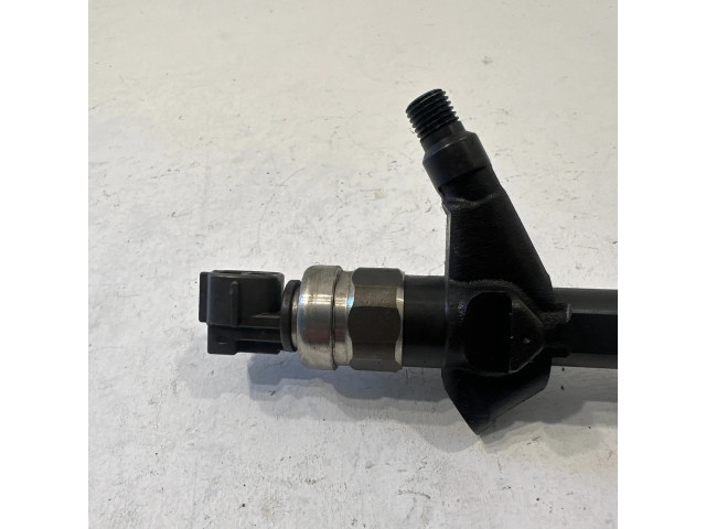 Vstřikovač AW402AW4, 03F24018 Nissan X-Trail T30 pro naftový motor 2.2