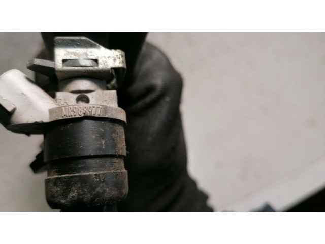 Топливная рампа MR988977 Mitsubishi Colt 1.1