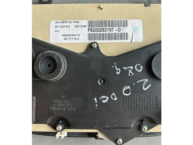 Панель приборов P8200283197D, 281123769   Renault Trafic II (X83)       