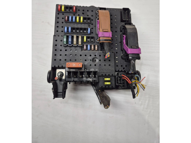 Блок предохранителей 30728512, 28017881   Volvo V70    