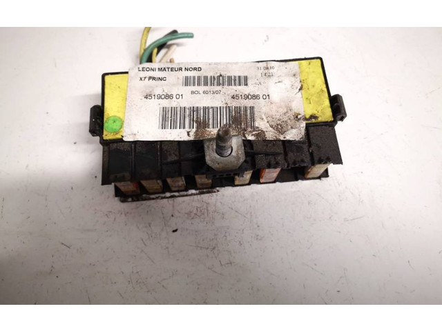 Блок предохранителей  9636079380, 451908601   Citroen C5    